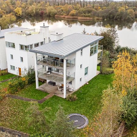 Lakeside Property With Access Into Spa On A Nature Reserve Bauhinia House Hm73 Somerford Keynes Exteriör bild